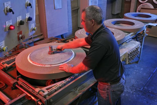 Centerless Grinding Wheel Worker